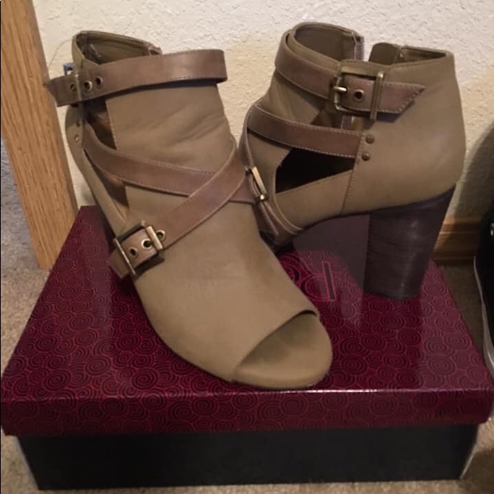 Fergie shoes size 10